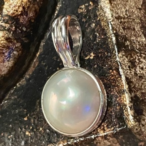 Fresh Water White Mabe Pearl Enchancer Pendant - Picture 2 of 8